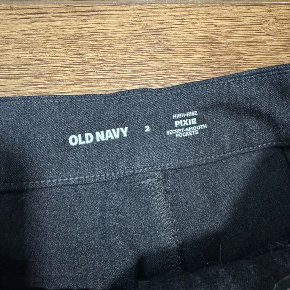 Old Navy Charcoal High-Rise Pixie Pants - Picture 4 of 5